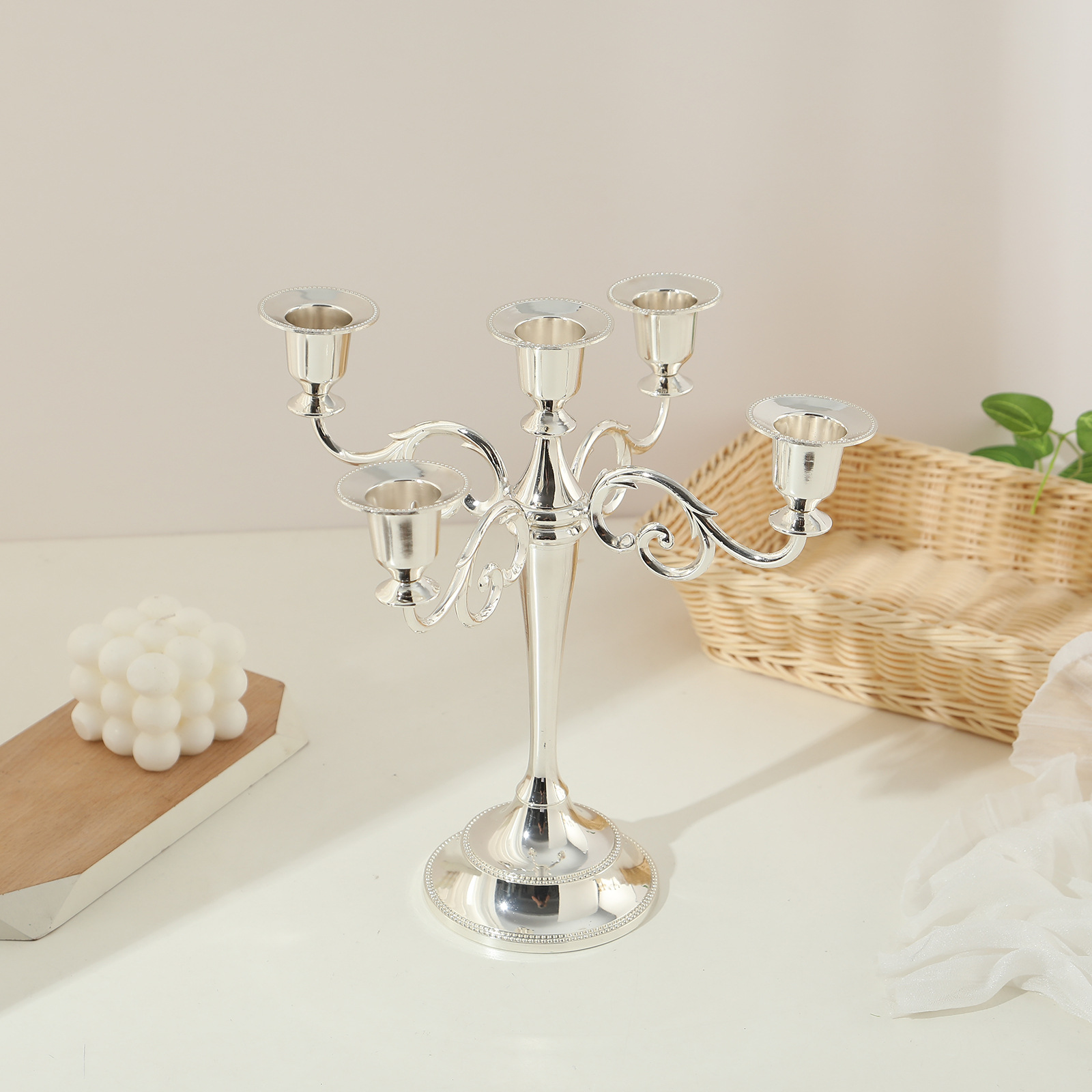 European Metal Vintage Candlestick Western Table Candlestick Decoration Candlelight Dinner Props Five Wedding Candlestick details Picture