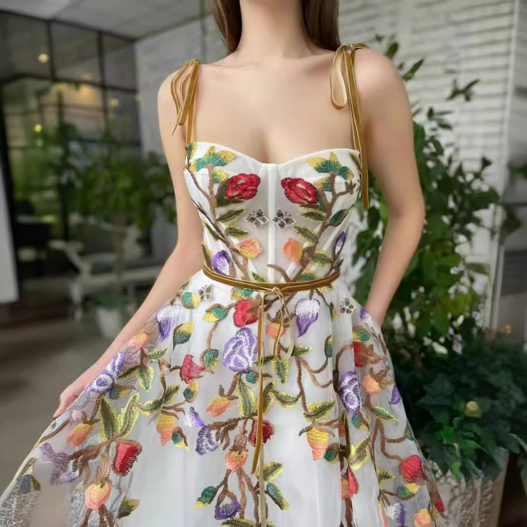 A new cross-border European and American women's dress in 2025, a one-shoulder strapless embroidered, elegant and slimming mesh long dress Application Scenario