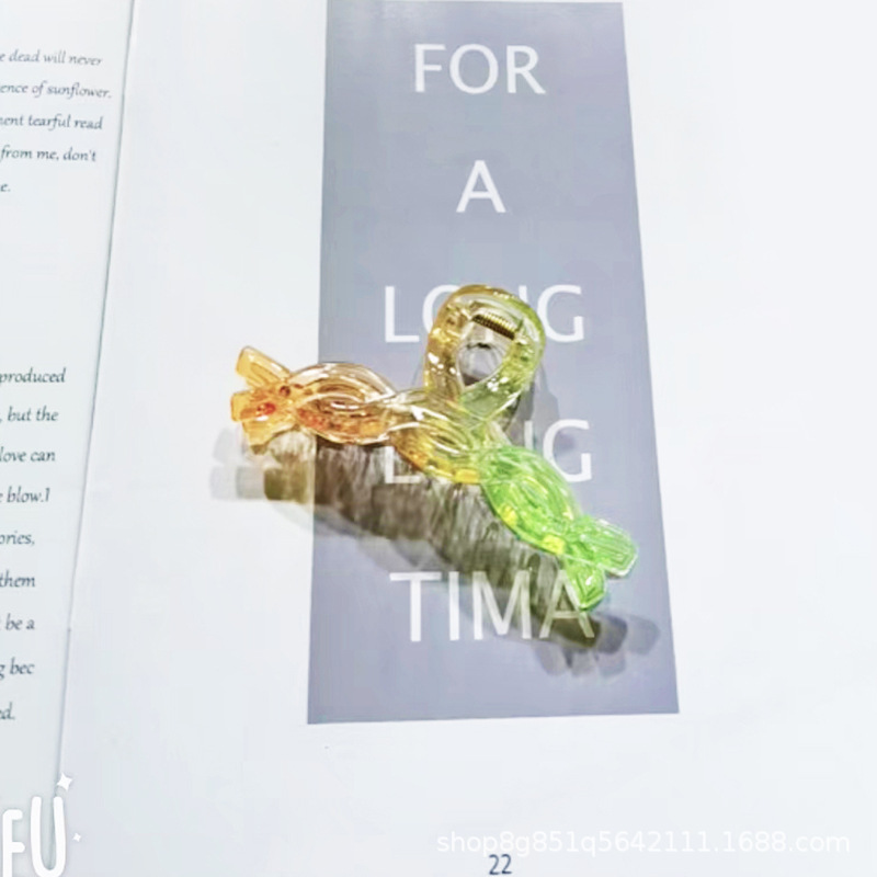 2023 Japan And Korea 11Cm Rainbow Gradient Hair Shower Big Grab Clip Ponytail Clip Clip Claw Hair Accessories Application Scenario