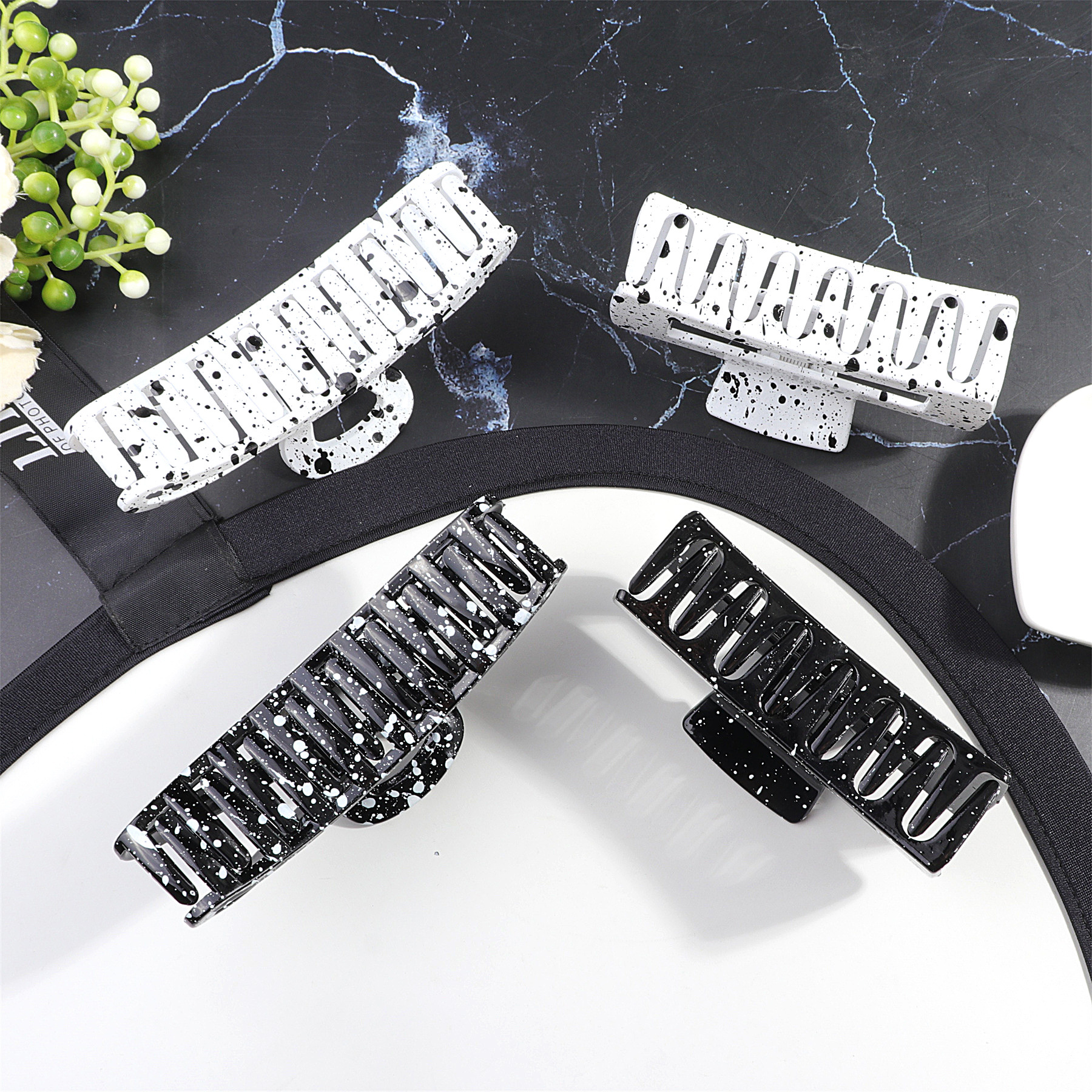 Inkjet black and white spotted large hair clips for women's commuting, light luxury and high-end style hair clips, shark clips, square hair accessories and headwear details Picture