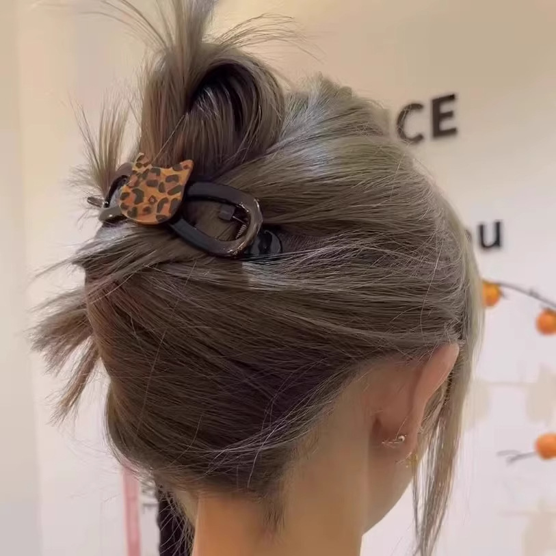 萌趣可爱豹纹猫咪扭扭夹高级感后脑勺一字抓夹女盘发头饰时尚百搭