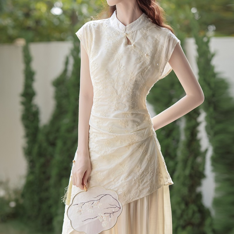 In the summer of 2025, Thirteen Factories' new style of new Chinese-style improved cheongsam, beige and elegant faux two-piece dress Item Picture