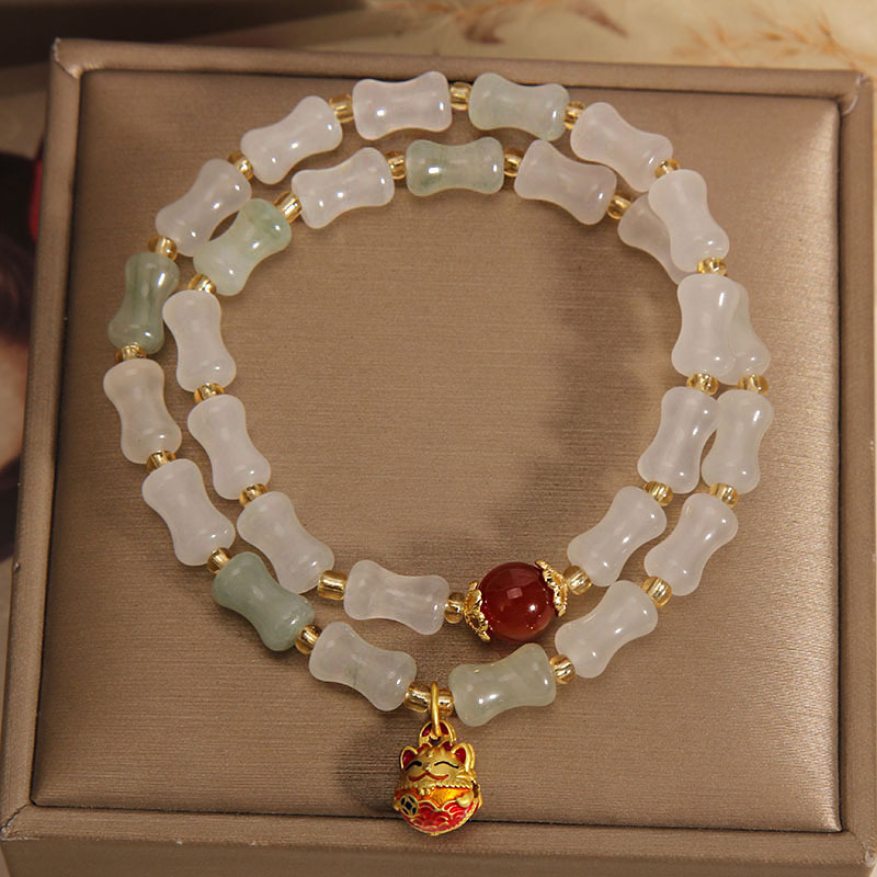 The golden silk jade double-ring bamboo joint bracelet for women on Instagram is a niche, light luxury, and high-end charm that keeps rising. It's a Maneki Neko pendant bracelet Application Scenario
