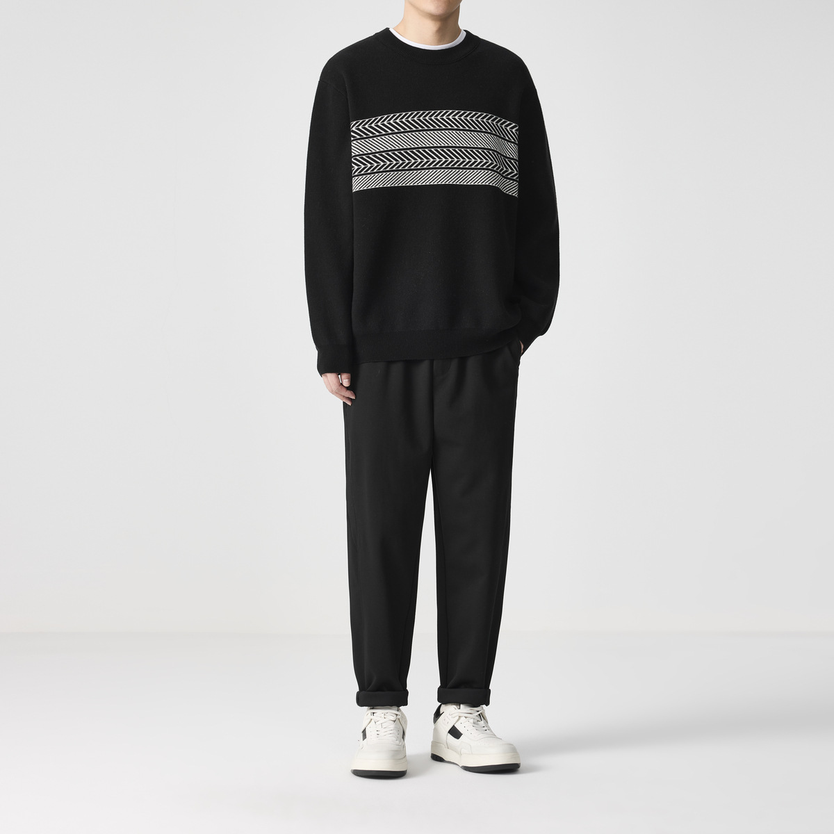 Momeck contrasting jacquard round-neck knitted sweater for men's Winter 2024 new style Far-infrared warming men's sweater 20457 Application Scenario