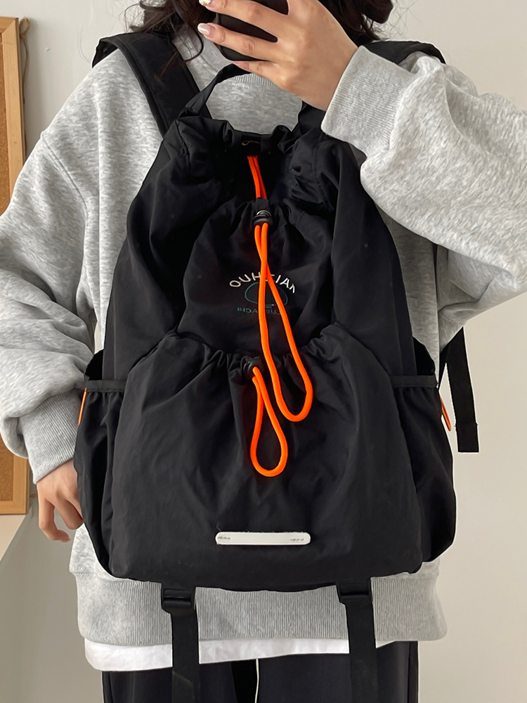 Wholesale and customization of large-capacity, simple and versatile backpacks for women, fashionable and lightweight travel bags for sports women Application Scenario