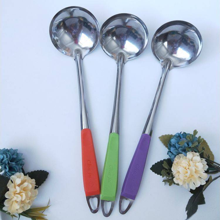 New color-handled soup spoons, stainless steel hot pot spoons, hanging long-handled soup spoons, mutton spoons, and metal mesh strainer spoons Application Scenario