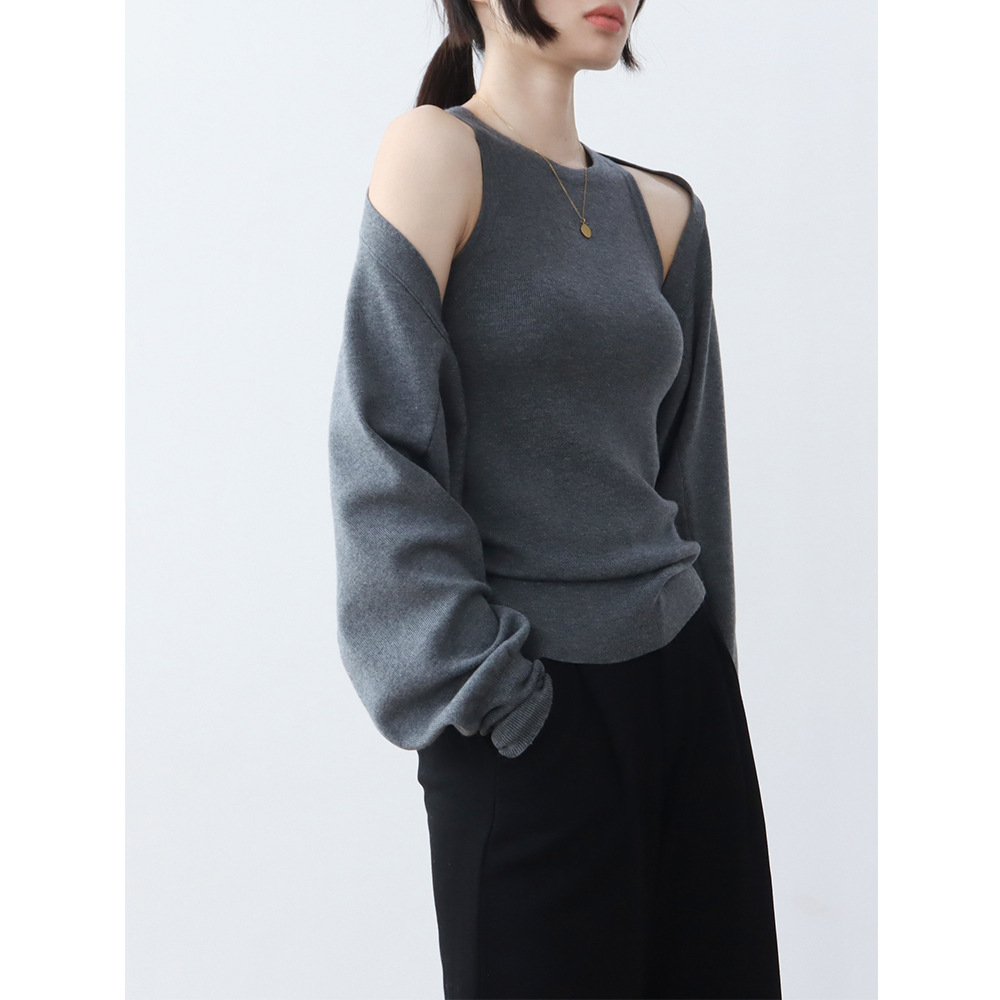 The new 2022 autumn collection of woolen knitted cardigan for women features a loose-fitting shawl with a laid-back style. It is a one-piece solid-color outerwear with a small coat Application Scenario
