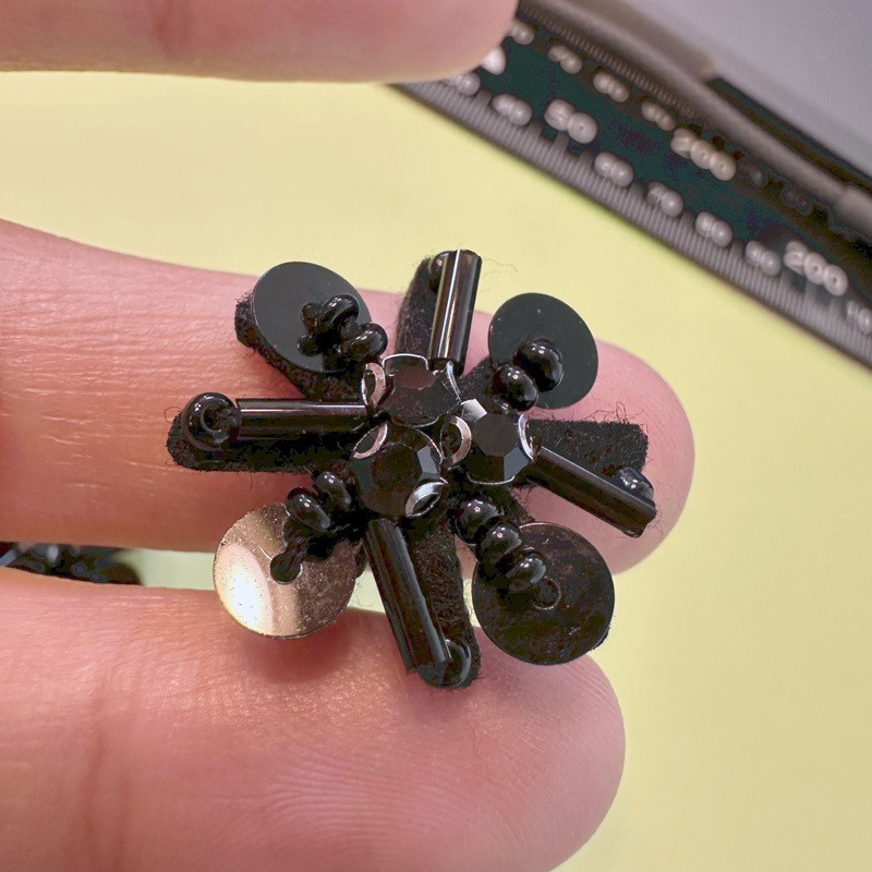 约2.4CM亮片水钻串珠十字雪花小花服装鞋包饰品配件花朵百搭详情21