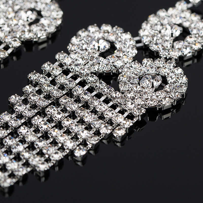 Cross-border tassels, exaggerated rhinestones, dazzling and fashionable diamond-encrusted chain earrings, claw chain welded finished earrings Specification image