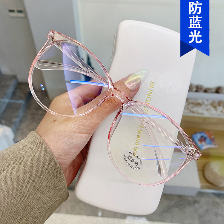 Wholesale of new trendy large-frame anti-blue light flat light glasses in Korean style, which are popular for both men and women without makeup Application Scenario