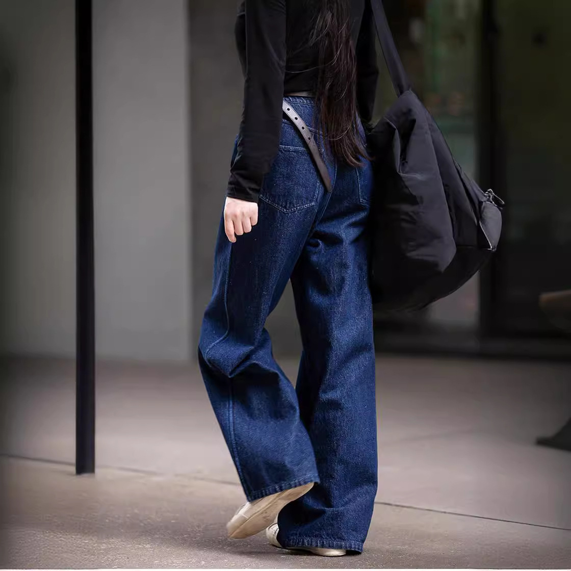 A niche all-season deep indigo blue mid-waisted loose and versatile wide-leg jeans details Picture