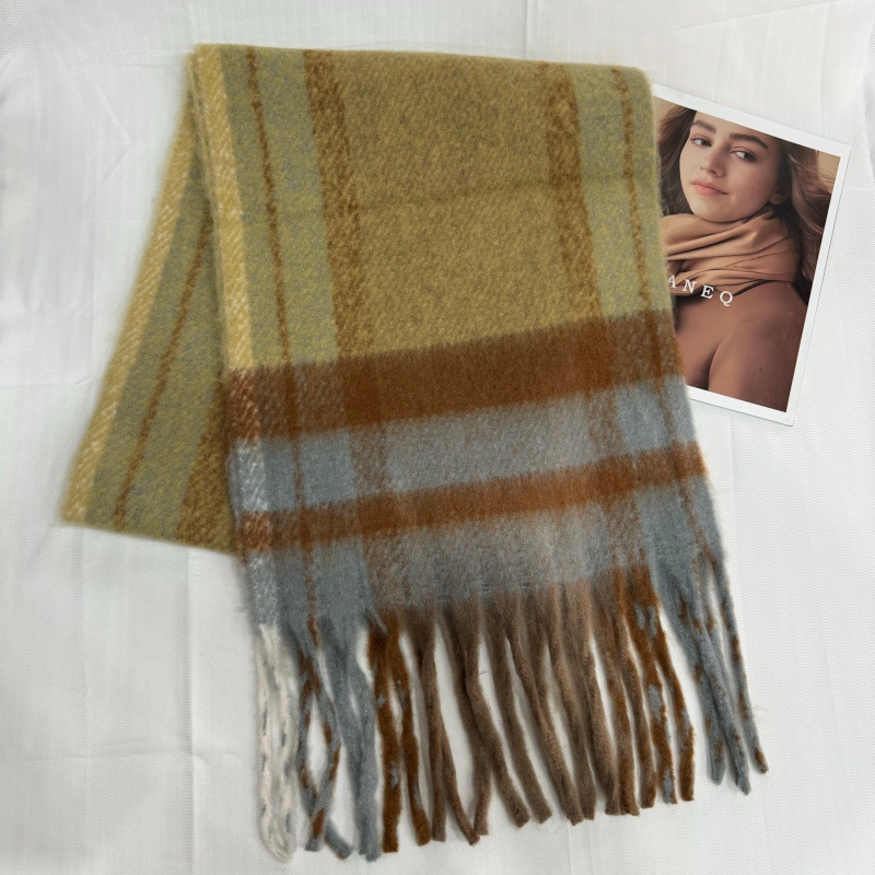 2025新款马海毛流苏围巾女秋冬季氛围感保暖格子百搭外贸跨境专供详情6