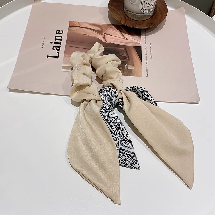Bow headpiece, elegant ribbon, hair tie, silk scarf, simple and versatile hair tie, high-end hair tie, large intestine circle hair accessory for women Application Scenario