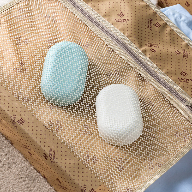 Creative sealed soap box with lid, fashionable and portable soap box, handmade soap tray, draining water, home and travel storage soap box Application Scenario