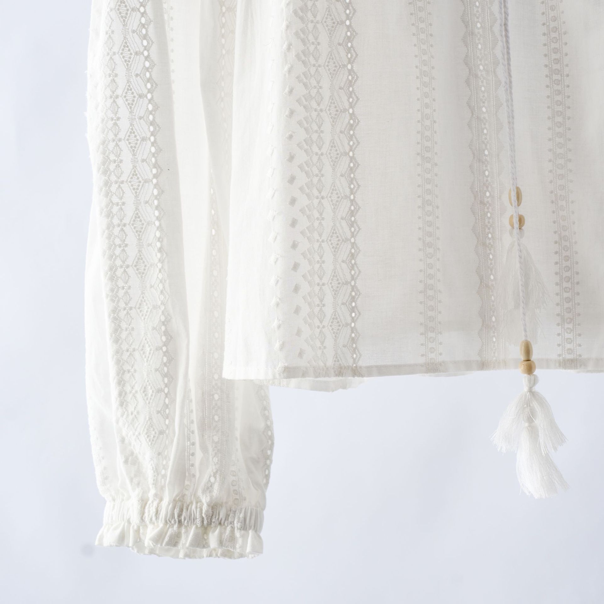 Original C! Heavy Industry White Moonlight embroidered Lace style loose long-sleeved shirt for women's vacation style 2025 summer Application Scenario