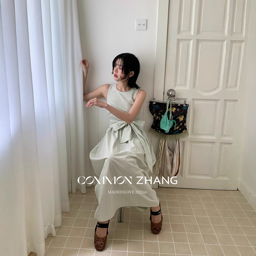 CZ ZHANG's summer Korean version vacation and travel dress with a hip-hugging, waist-cinching, backless and slimming flower bud vest dress B26379 Item Picture