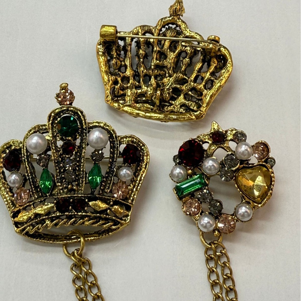 复古巴洛克水晶珍珠胸针欧美宫廷绿宝石链条别针扣英伦风男女配饰细节图