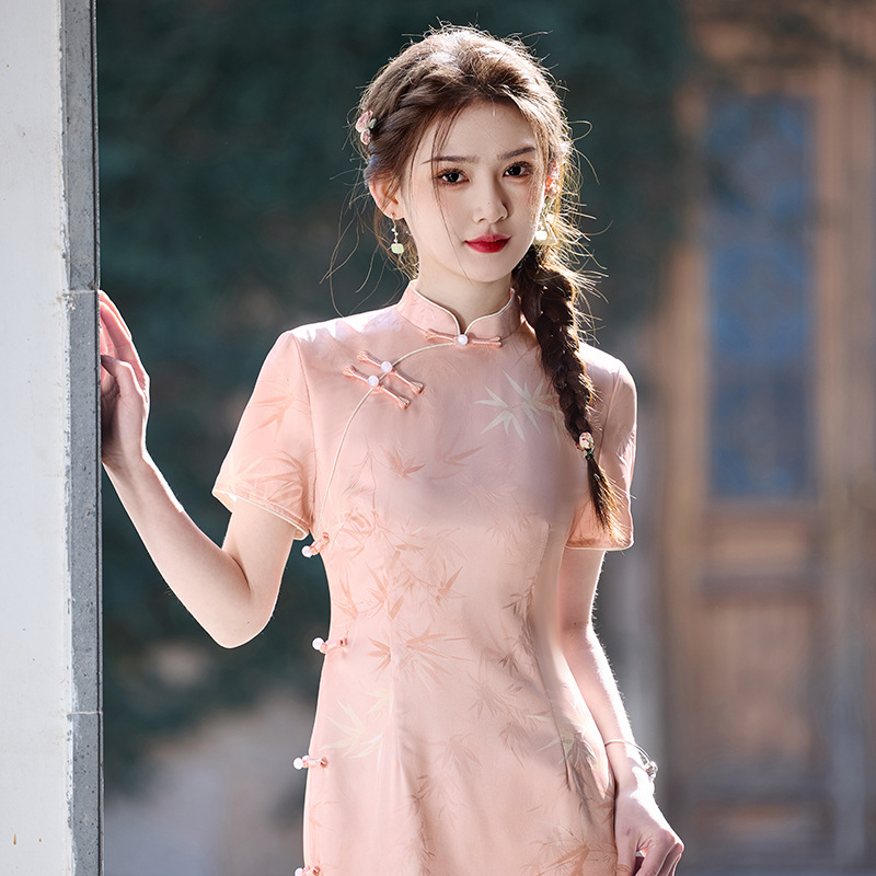 Qianjin Gongzhu Pink Bamboo Leaf Lady Cheongsam Spring 2025 New Style Double-layer improved jacquard Daily Youthful Application Scenario