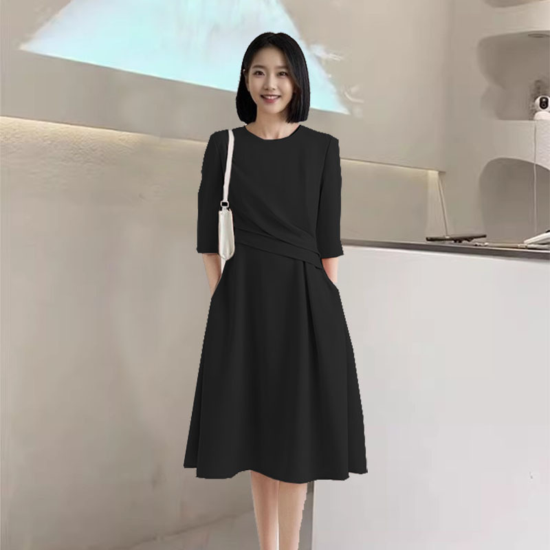 This 2691 plus-size women's dress with a French boat collar and pleated waist is a popular choice for chubby girls. It's a simple and fashionable mid-length dress Specification image
