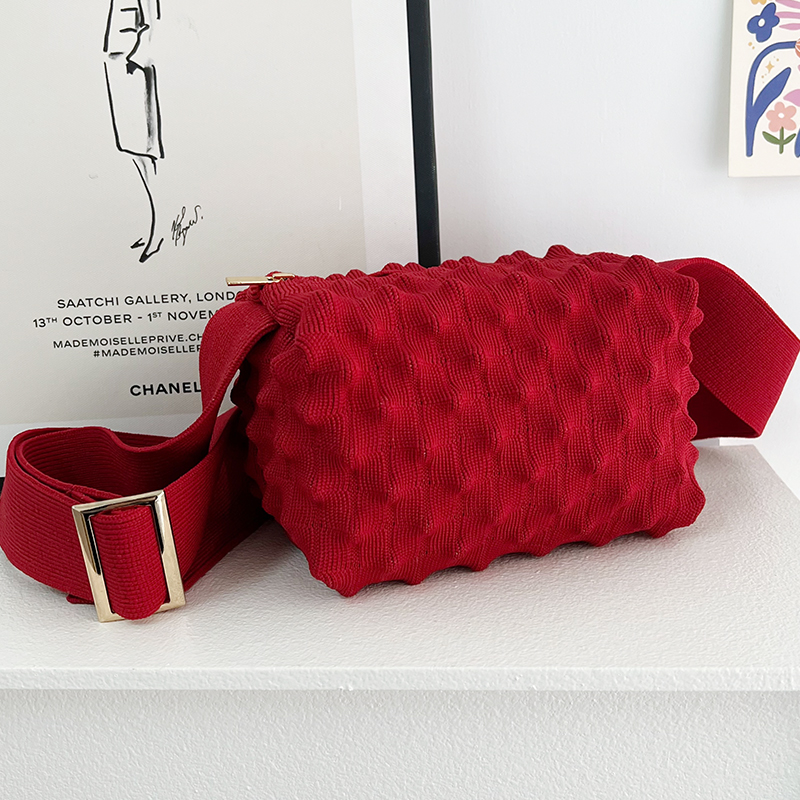 Korean Niche Design Pineapple Three-Dimensional Knitting Crossbody Bag Wide Shoulder Strap Small Backpack Small Fragrant Wind All Fashion Female Bag Application Scenario