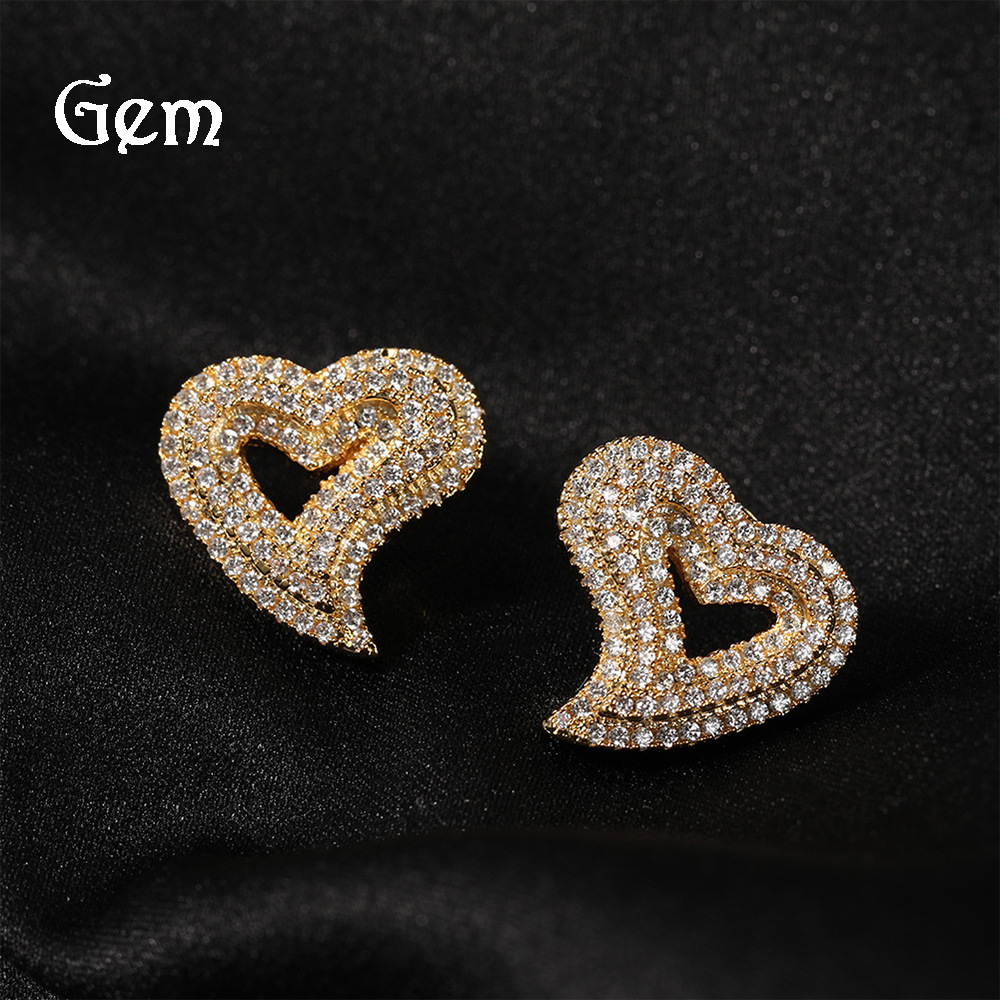 Zircon hollowed-out heart-shaped stud earrings, European and American retro light luxury fashion hip-hop stud earrings, exaggerated personality, ins earrings wholesale
