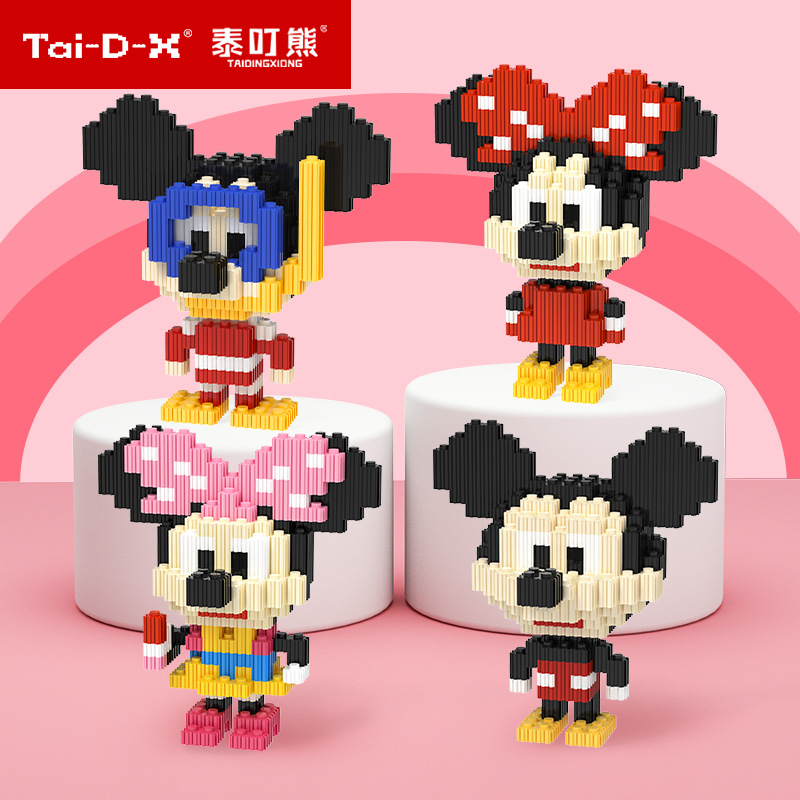 Fun cartoon bestseller assembly and insertion small particle building blocks for children's educational toys, compatible with best-selling Lego small models Application Scenario