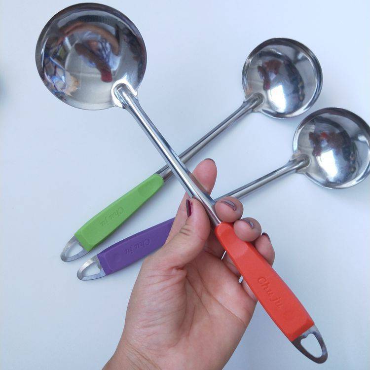 New color-handled soup spoons, stainless steel hot pot spoons, hanging long-handled soup spoons, mutton spoons, and metal mesh strainer spoons details Picture