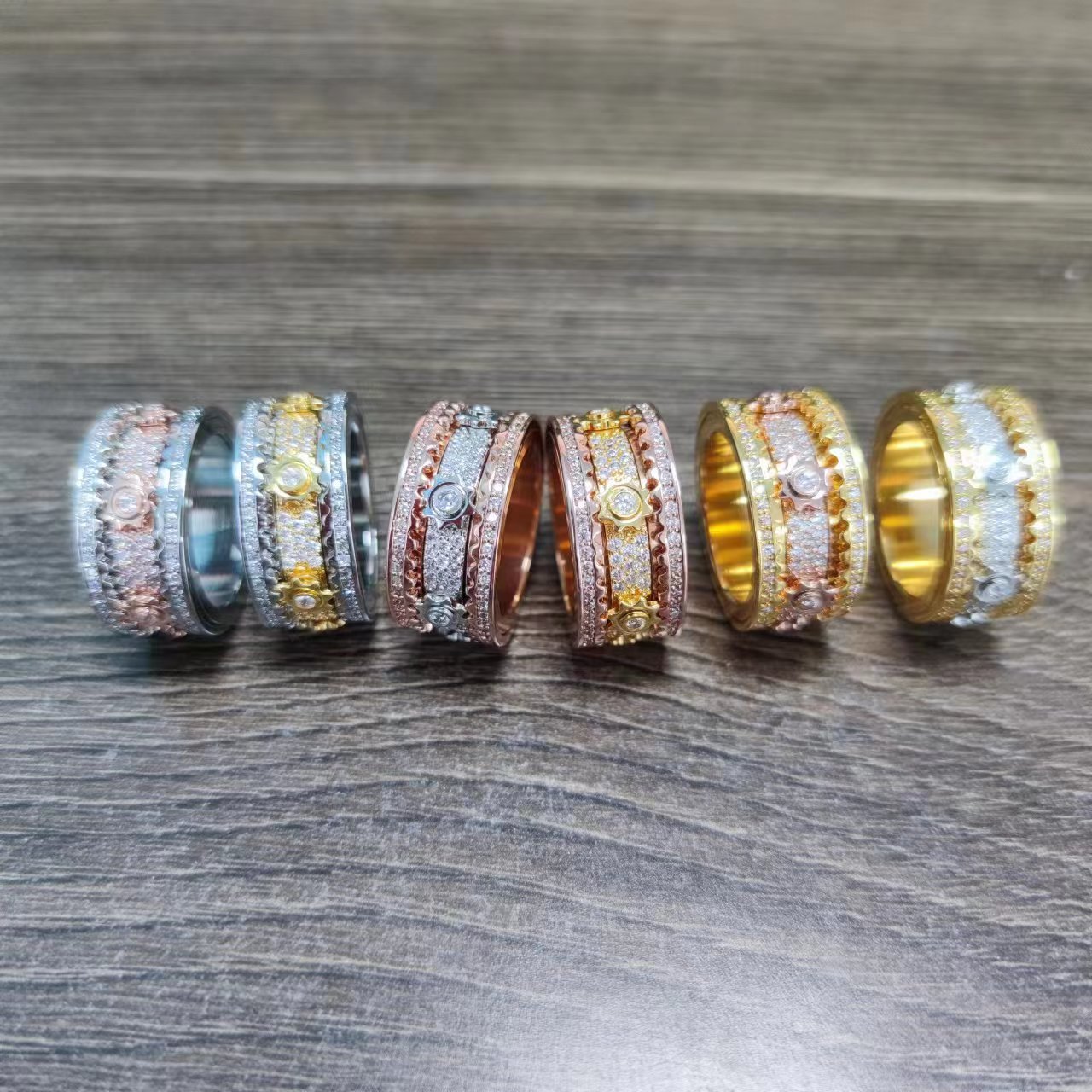 The metal circular best-selling "Full Sky Stars" rotating gear ring features a CNC full diamond setting with a mechanical feel that crosses borders Application Scenario