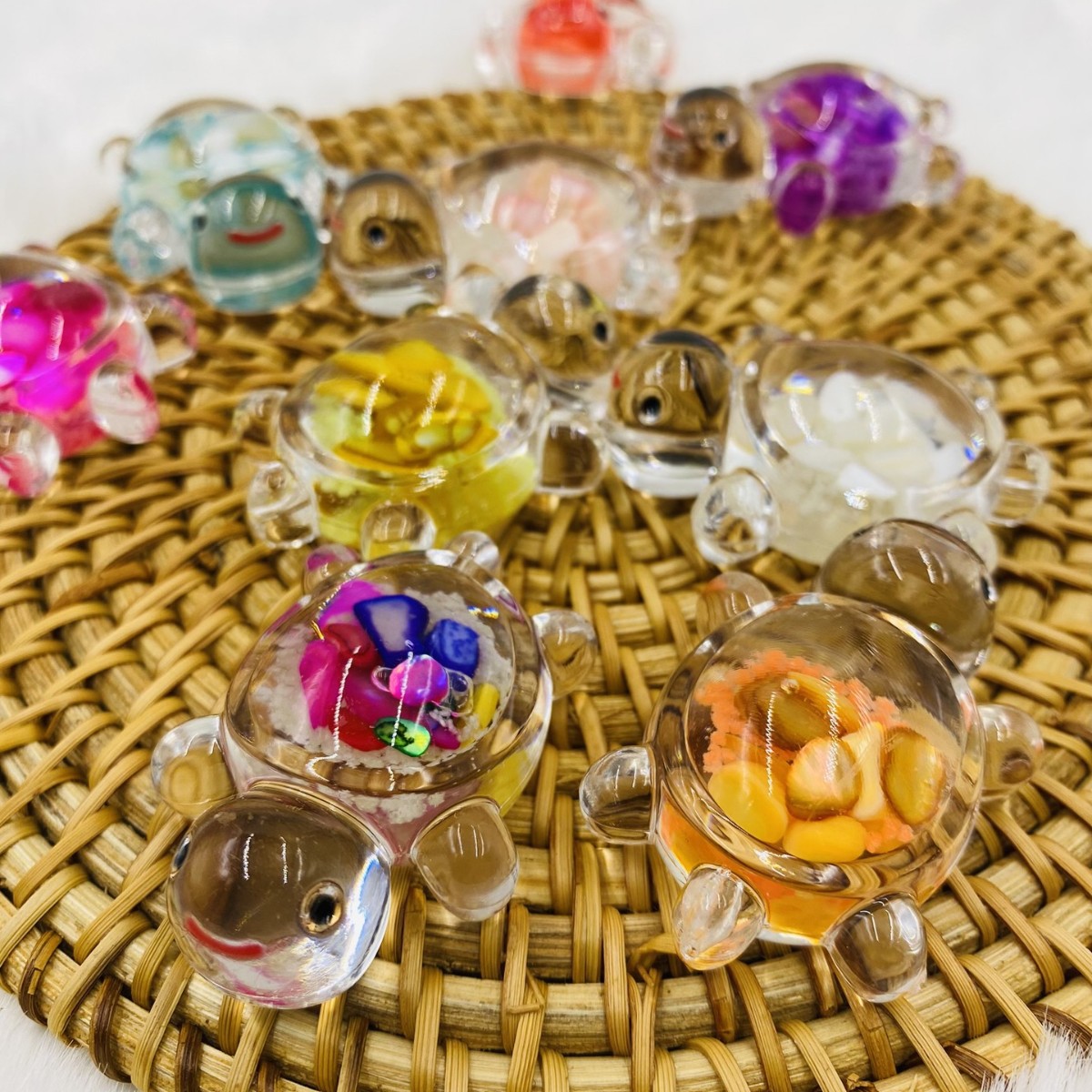 Luminous shell, luminous little turtle, diy acrylic translucent little turtle, keychain bag, pendant, children's hairpin, decorative toy Specification image