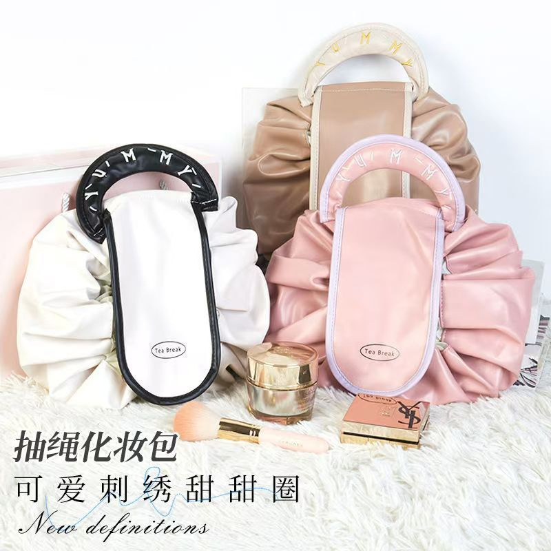 Lazy person's makeup bag, large-capacity waterproof portable storage bag for women, high appearance level, super large, light luxury, niche toiletry and travel bag details Picture