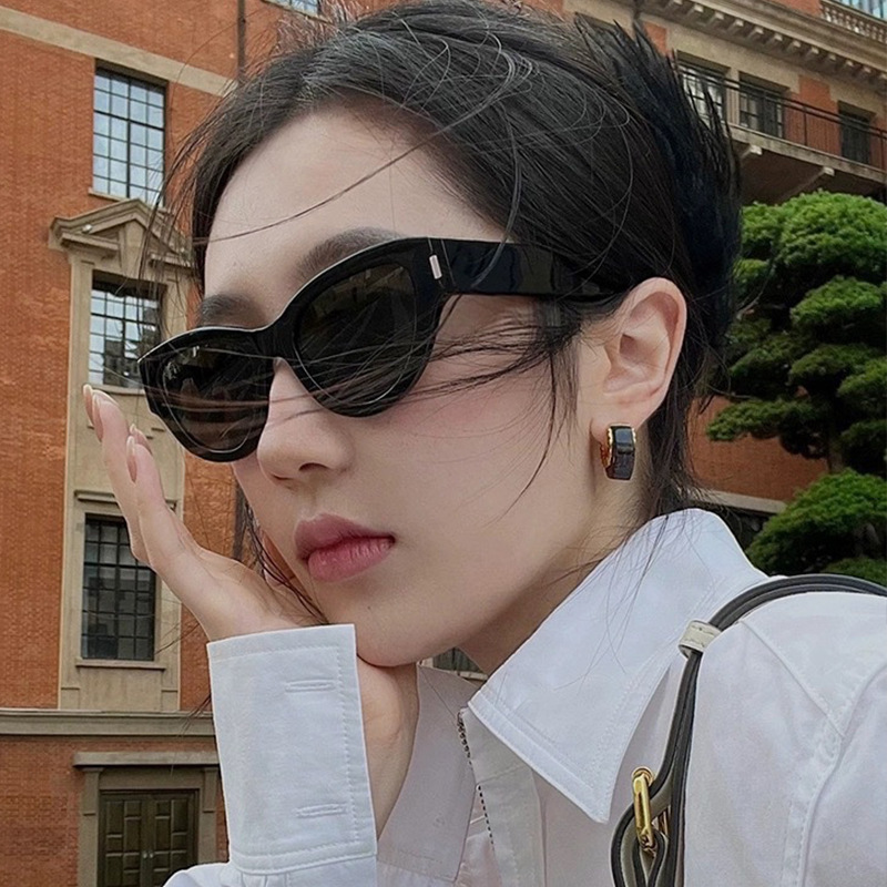 Korean style Instagram retro cat-eye sunglasses, a 2025 new model for women's charm, a versatile and sun-protective sunglasses for street style without makeup