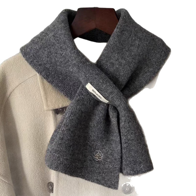 A new Australian wool scarf for women in autumn and winter, a versatile Korean-style atmosphere, a warm cross scarf for lovers, and a scarf for women Item Picture