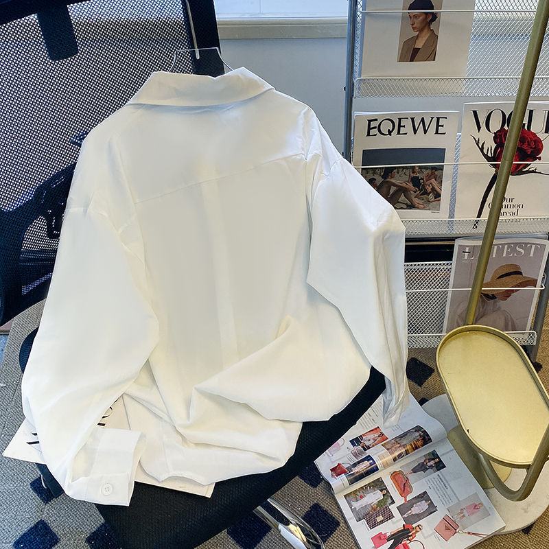 2023 new style white loose, versatile, and stylish design with a unique college style shirt for petite women Item Picture