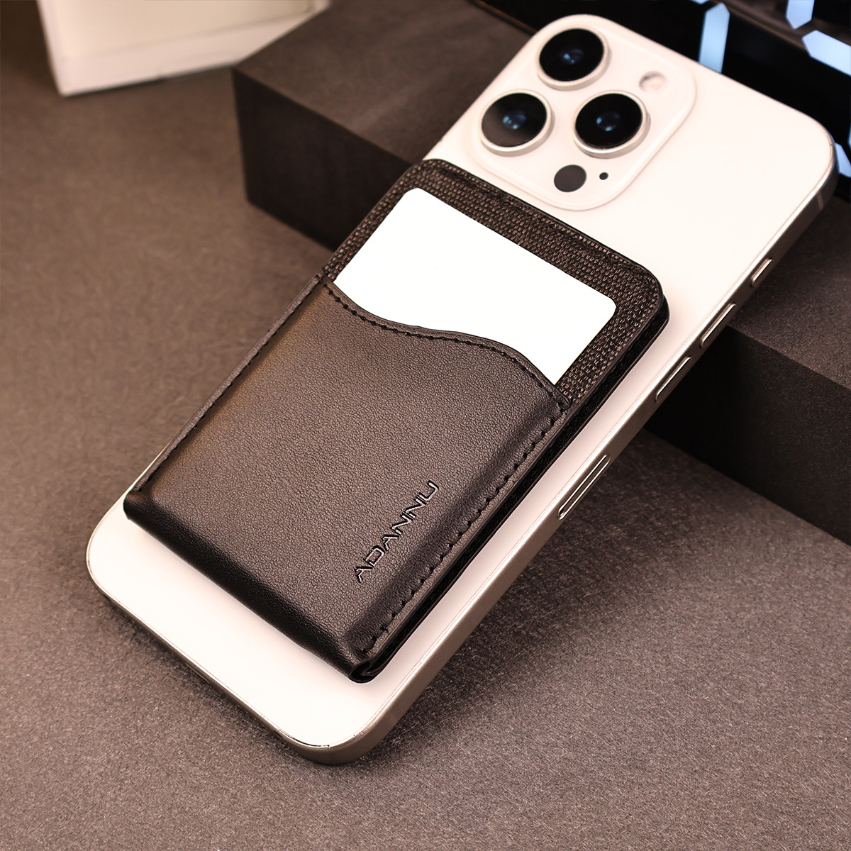This ultra-thin magnetic card case with a hinge is suitable for iPhoneMagsafe and can be used as a phone stand in stock Application Scenario