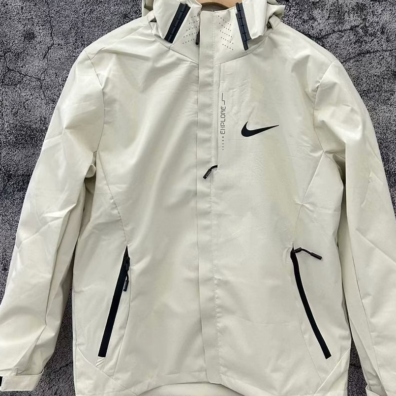 This is a trendy American-style windproof and waterproof couple jacket for men and women, suitable for outdoor casual sports in autumn and winter. The jacket is loose details Picture