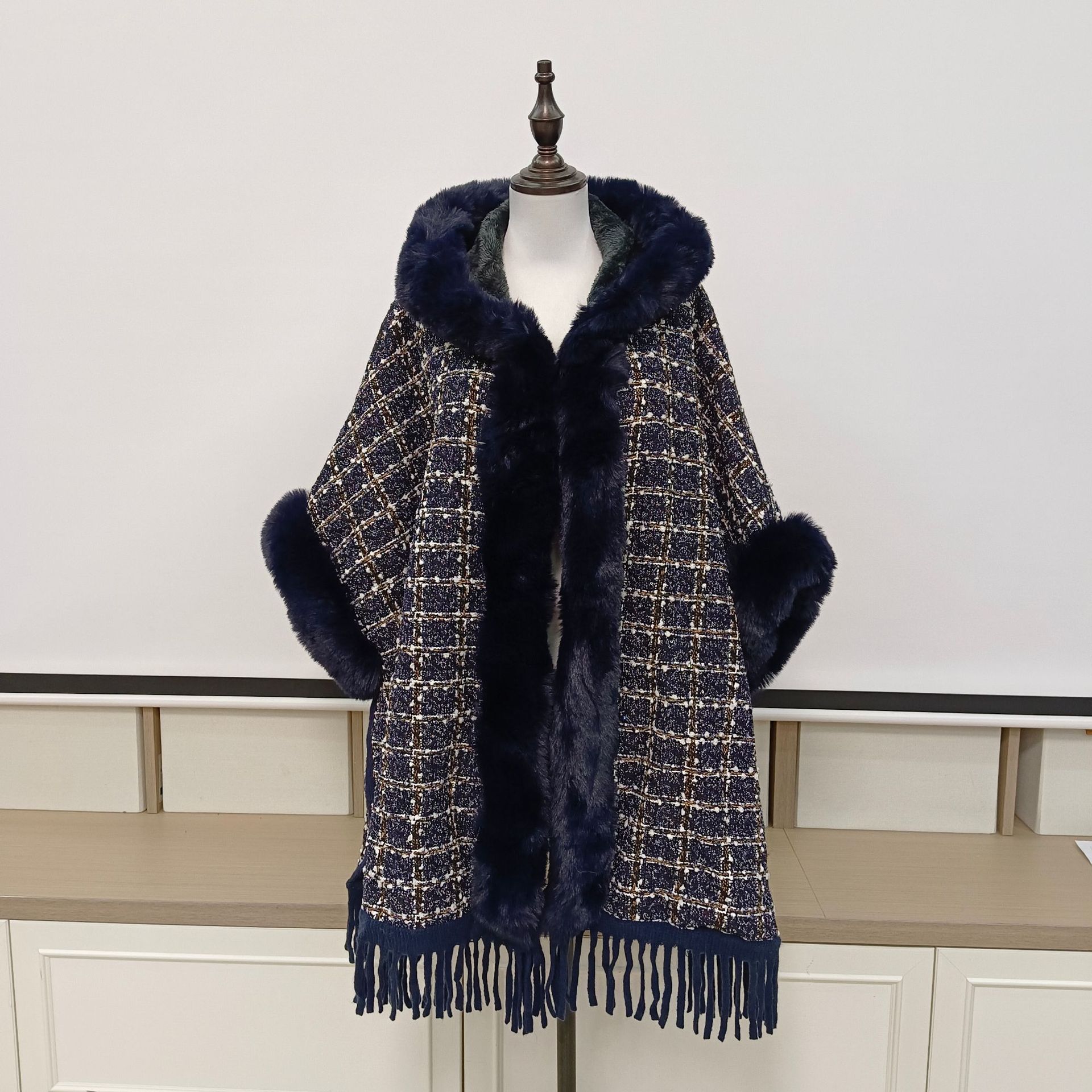 New chanel-style woolen coat, rabbit fur cape, fashionable checked shawl, thickened fur collar, tassel knitted cardigan