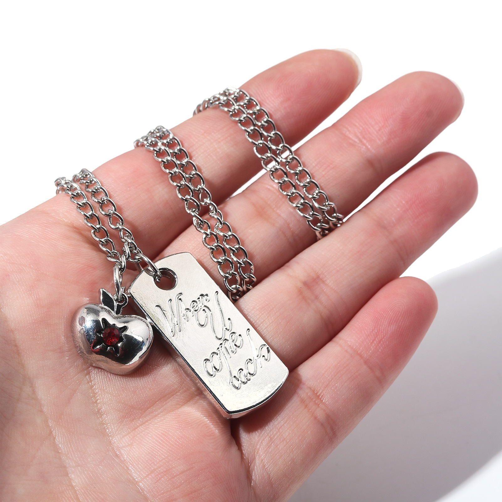 The large-sized love and Deep space Xia Yizhu necklace pendant is Xia Yizhu's fashionable silver square brand apple collarbone chain details Picture