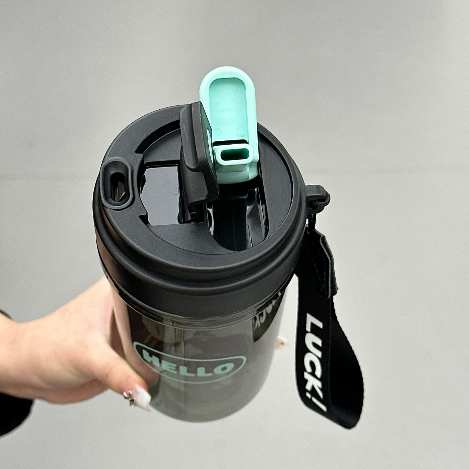 New High Appearance Level Student Korean Cup General Portable Home Coffee Cup Large Capacity Water Cup Plastic Cup Wholesale Application Scenario