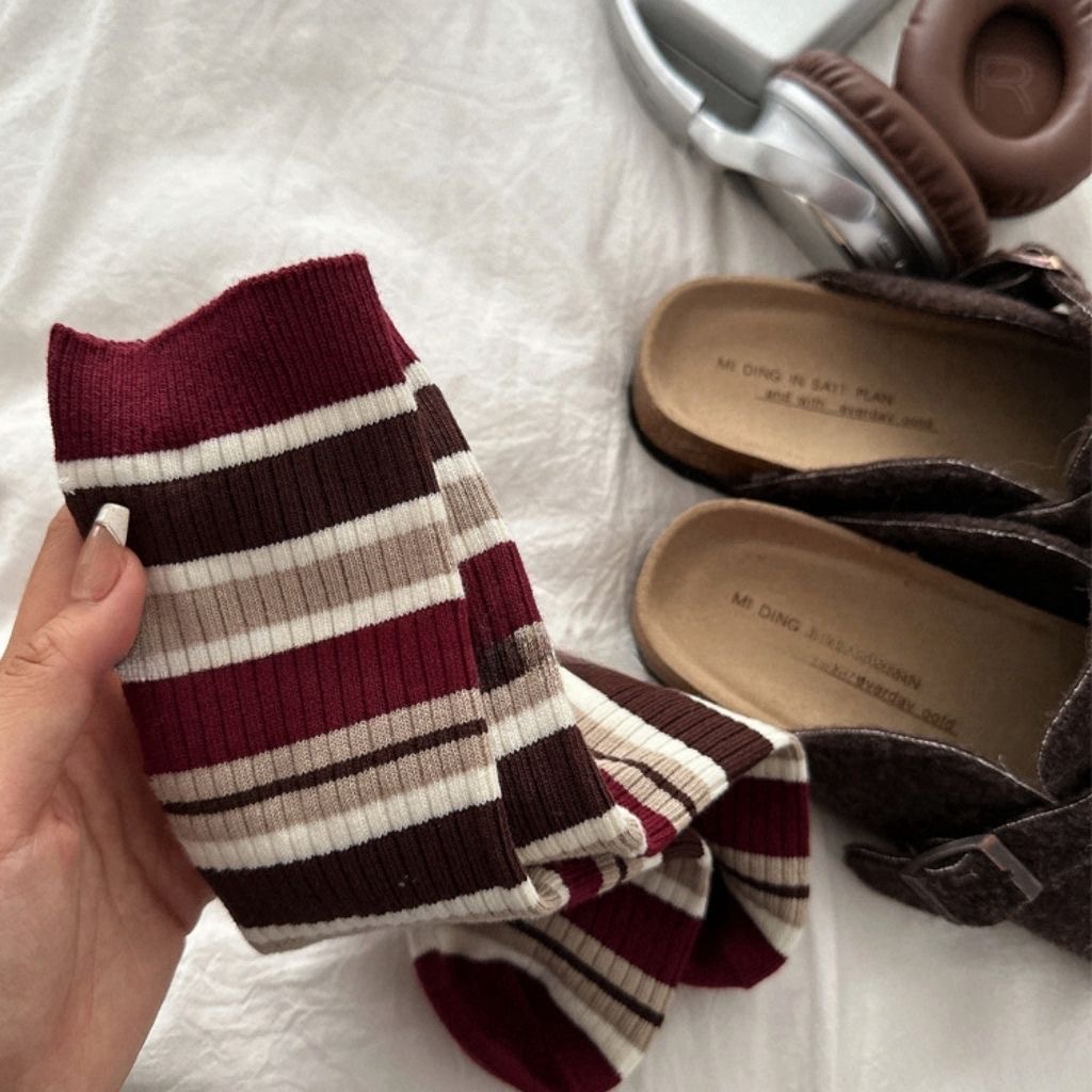 One-piece consignment of retro color-blocking striped socks, women's mid-calf socks, ins trendy autumn and winter cotton, individualistic school style, long thigh-pile socks Specification image
