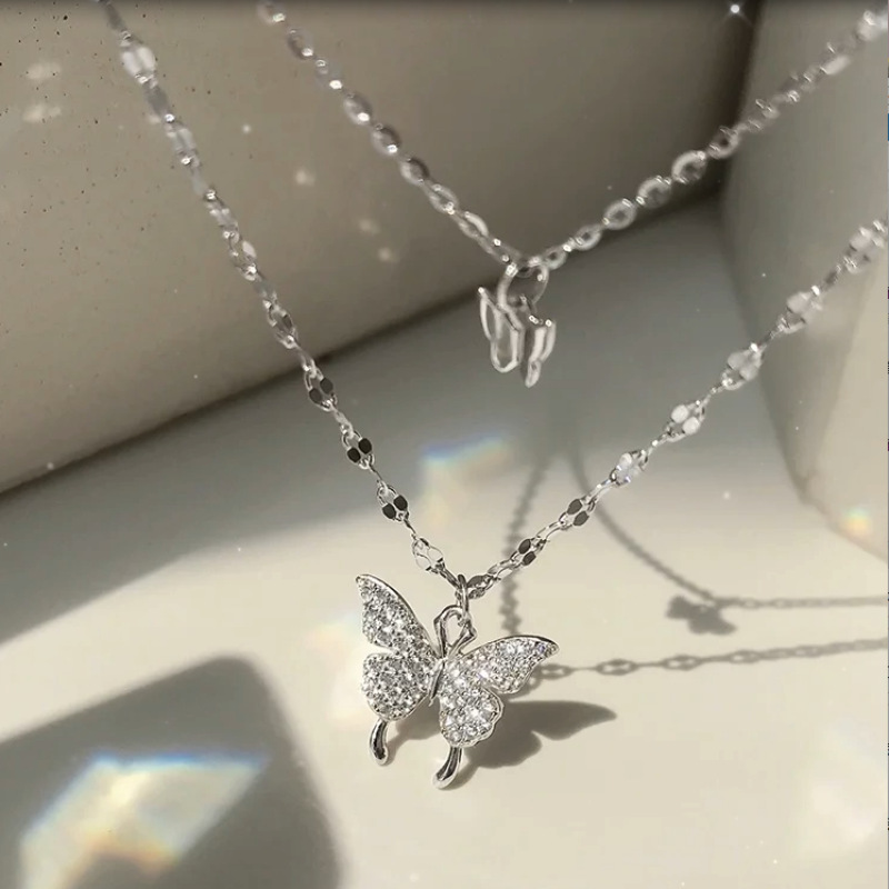 Korean High-Grade Sense Of Light Luxury Niche Necklace Moonstone Pendant Temperament Elegant All Collarbone Chain Jewelry Wholesale Application Scenario