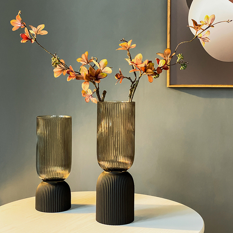 Minimalist frosted champagne glass vase, designer's recommended soft decoration, straight tube floral arrangement, dining table and living room details Picture