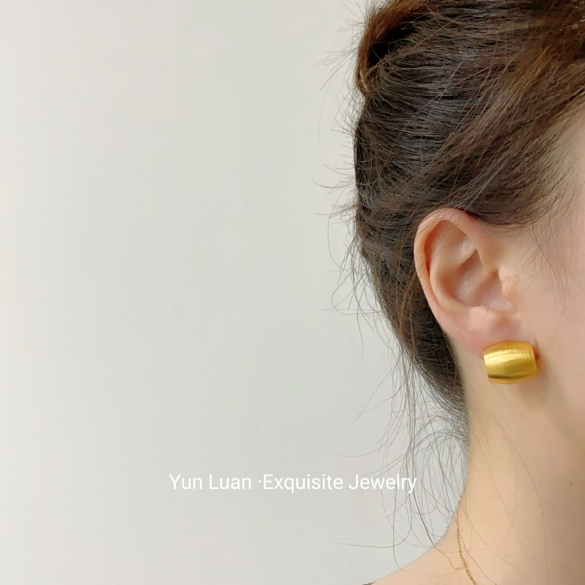 Fashionable matte metal brushed stud earrings s925 silver needle brass gold-plated Korean niche, versatile and stylish earrings details Picture