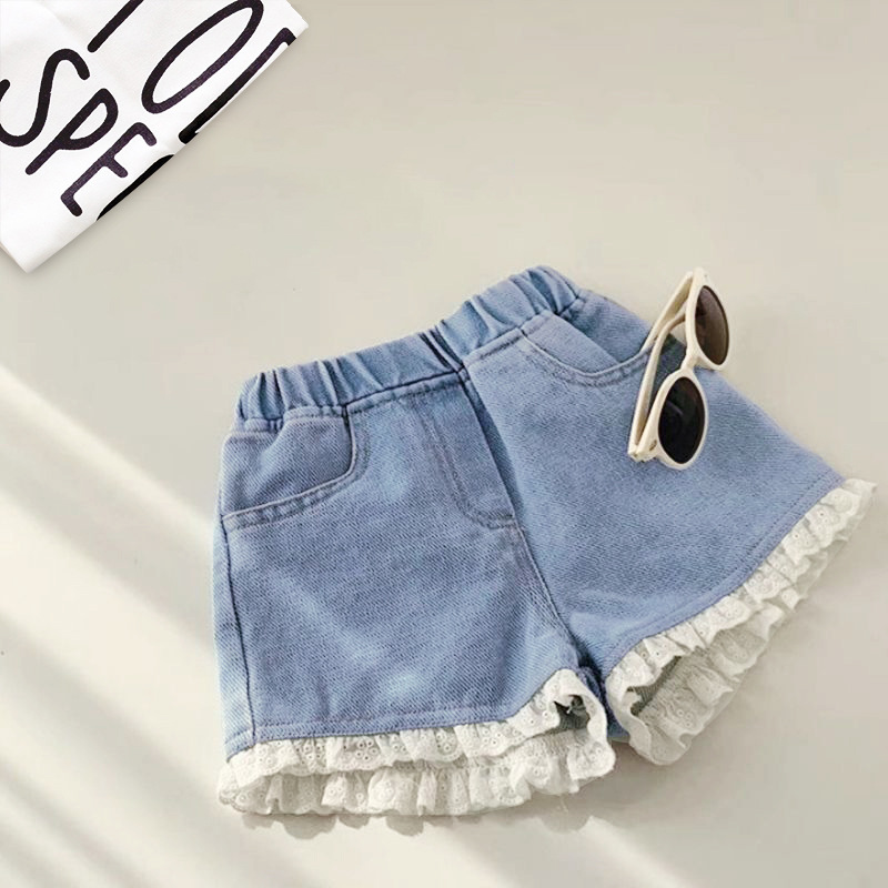 The new summer Korean version of the girls' denim shorts is a versatile and thin outerwear for children's summer wear. The trendy short pants are stylish Application Scenario