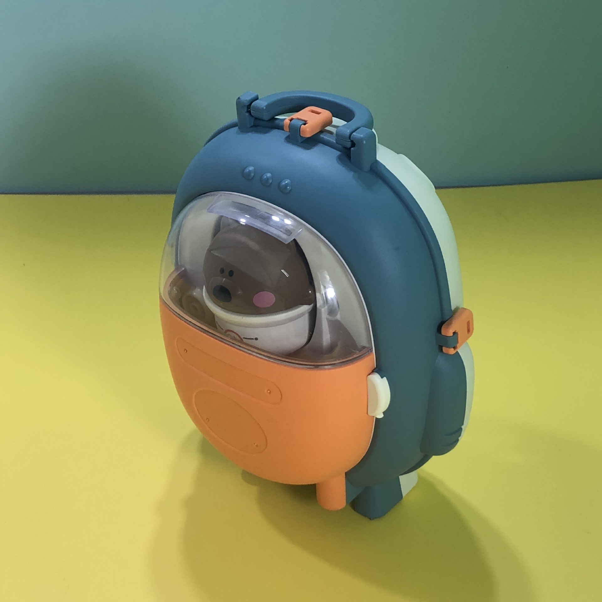 A new cross-border children's pretend play toy simulation space bag with switchable clay kitchen cooking bear backpack details Picture
