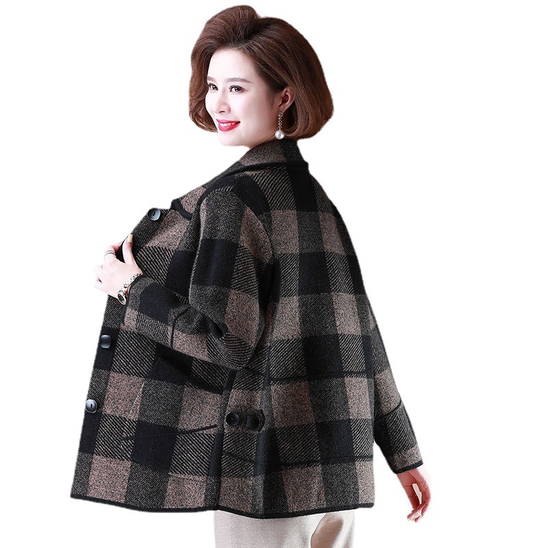 Mom's autumn outfit, a stylish woolen coat with a lapel, a 50-year-old checkered cardigan that makes her look younger, a knitted coat for middle-aged and elderly women Item Picture