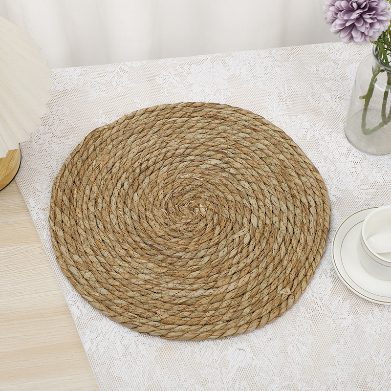 Straw-woven water hyacinth grass round home table mat, heat insulation mat, cup mat, plate mat, pot mat, meal mat, bowl mat, Western dining mat Application Scenario