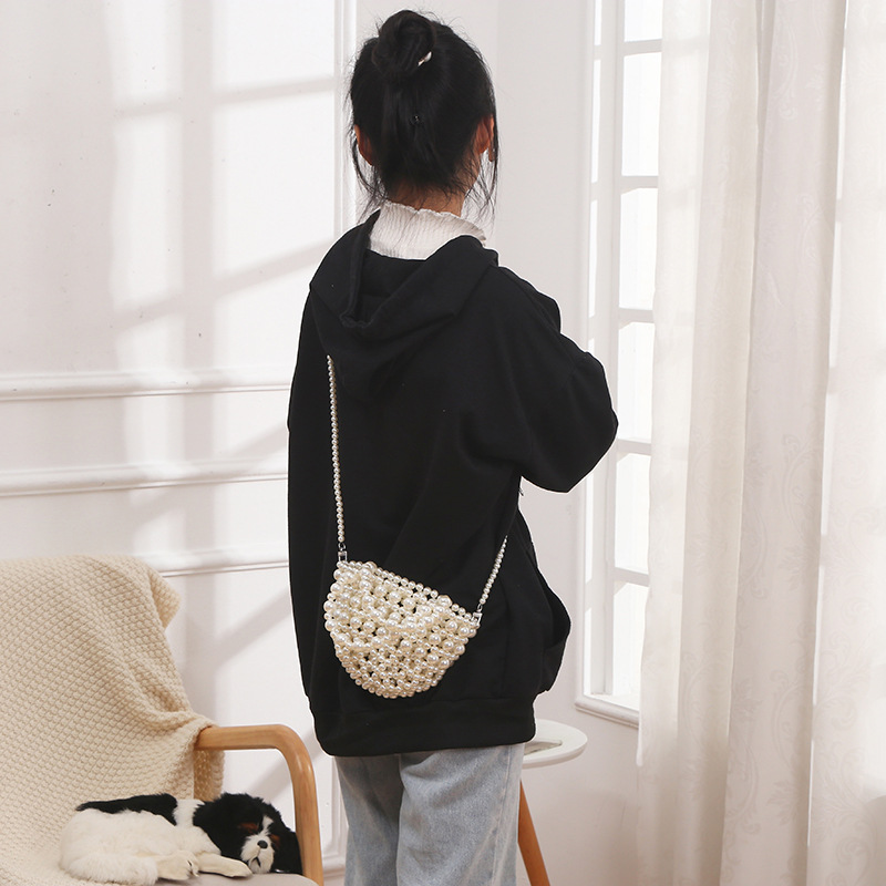 New cross-border beaded pearl crossbody bag, French chanel-style Baroque pearl handbag, single-shoulder bag and accessories details Picture