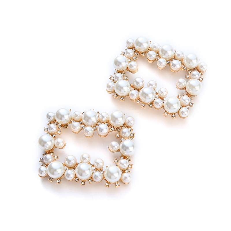 Fashionable and popular diamond-encrusted shoe buckles, pearl decorative buckles, sandals, leather shoes, metal zinc alloy shoes, floral shoe uppers, accessories and accessories Item Picture