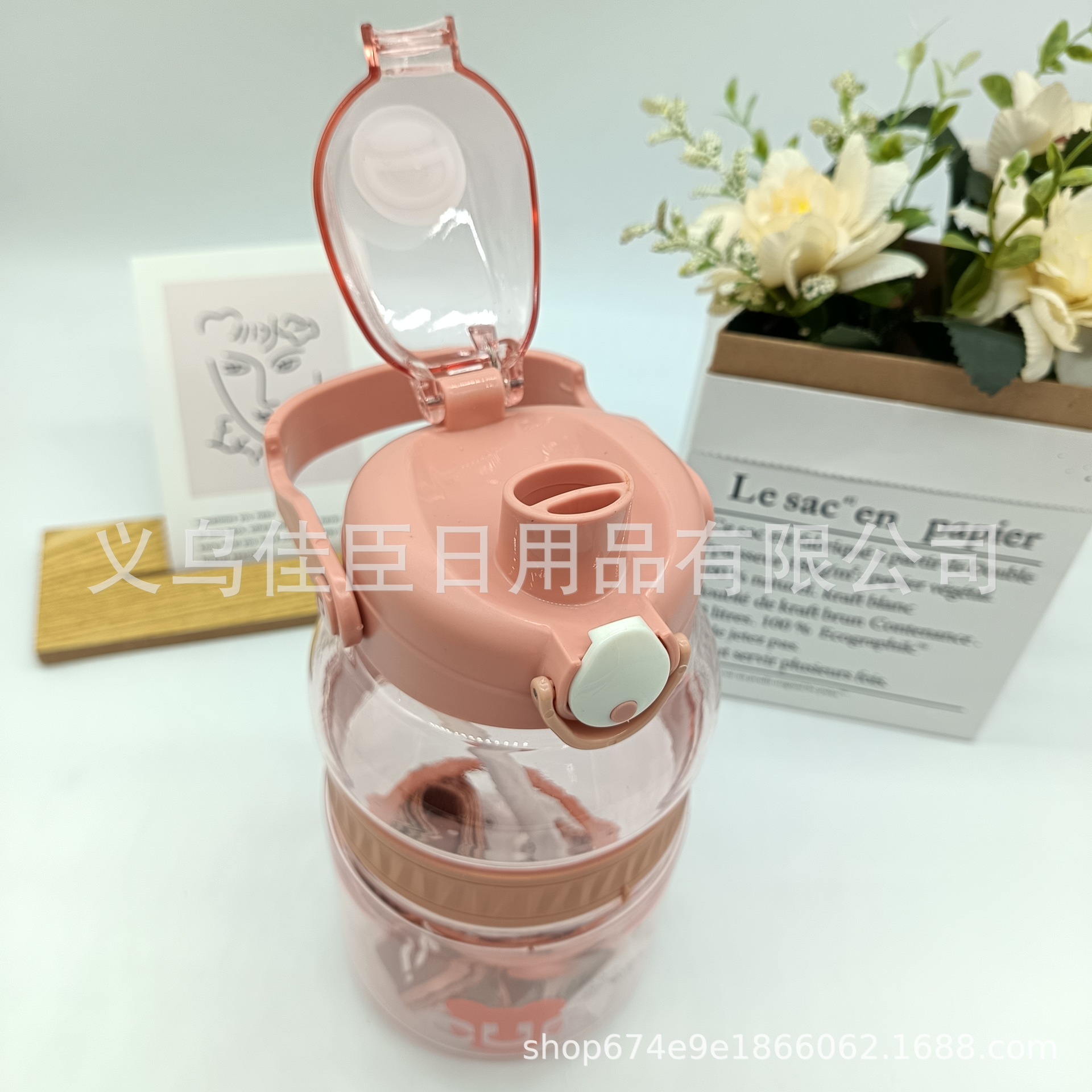 Amazon wholesale summer space cups, large-capacity direct drinking cups, men's and women's high appearance level tonton cups, portable sports water bottles Specification drawing