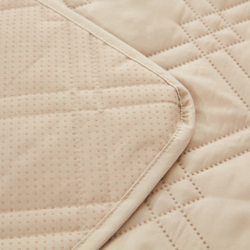 Foreign Trade Quilted Bed Cover Wholesale Anti-Slip And Anti-Run Four Seasons Sheet Pet Thickened Waterproof Bed Cover Mat Can Be Machine Washable Application Scenario